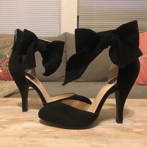 NWOT Mojo Moxy Black Suede Heels